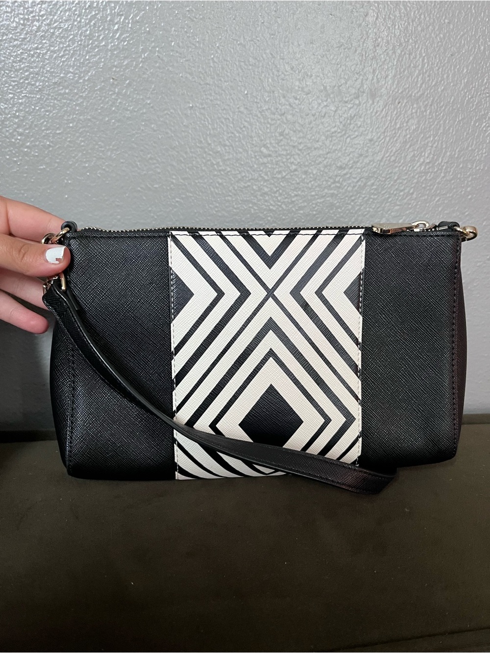 Armani Jeans Black and White Graphic Wristlet crossbody - Picture 4 of 7